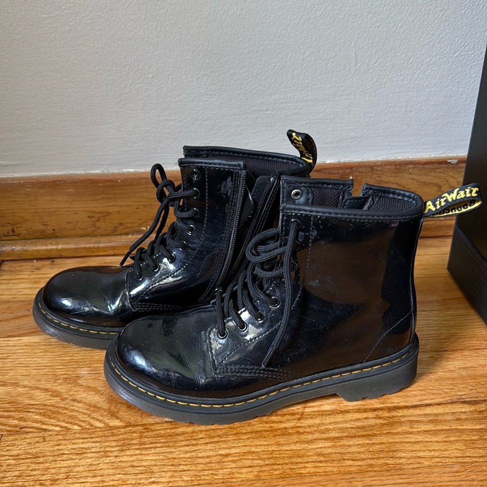 DR MARTENS - Junior Patent leather Combat Boots - Size 4 M